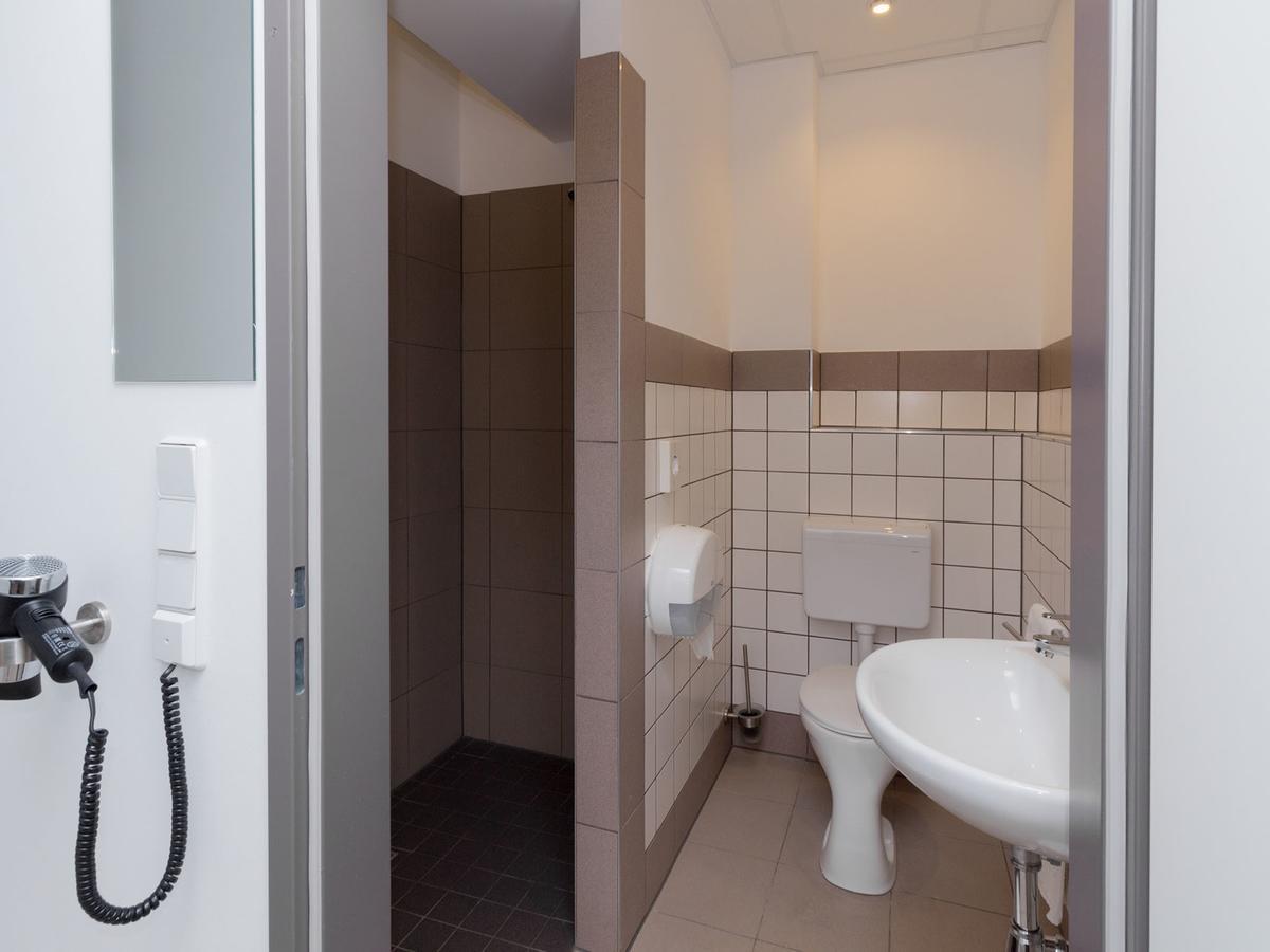 Winbudget "Bed&Breakfast" Wiener Neustadt Eksteriør bilde