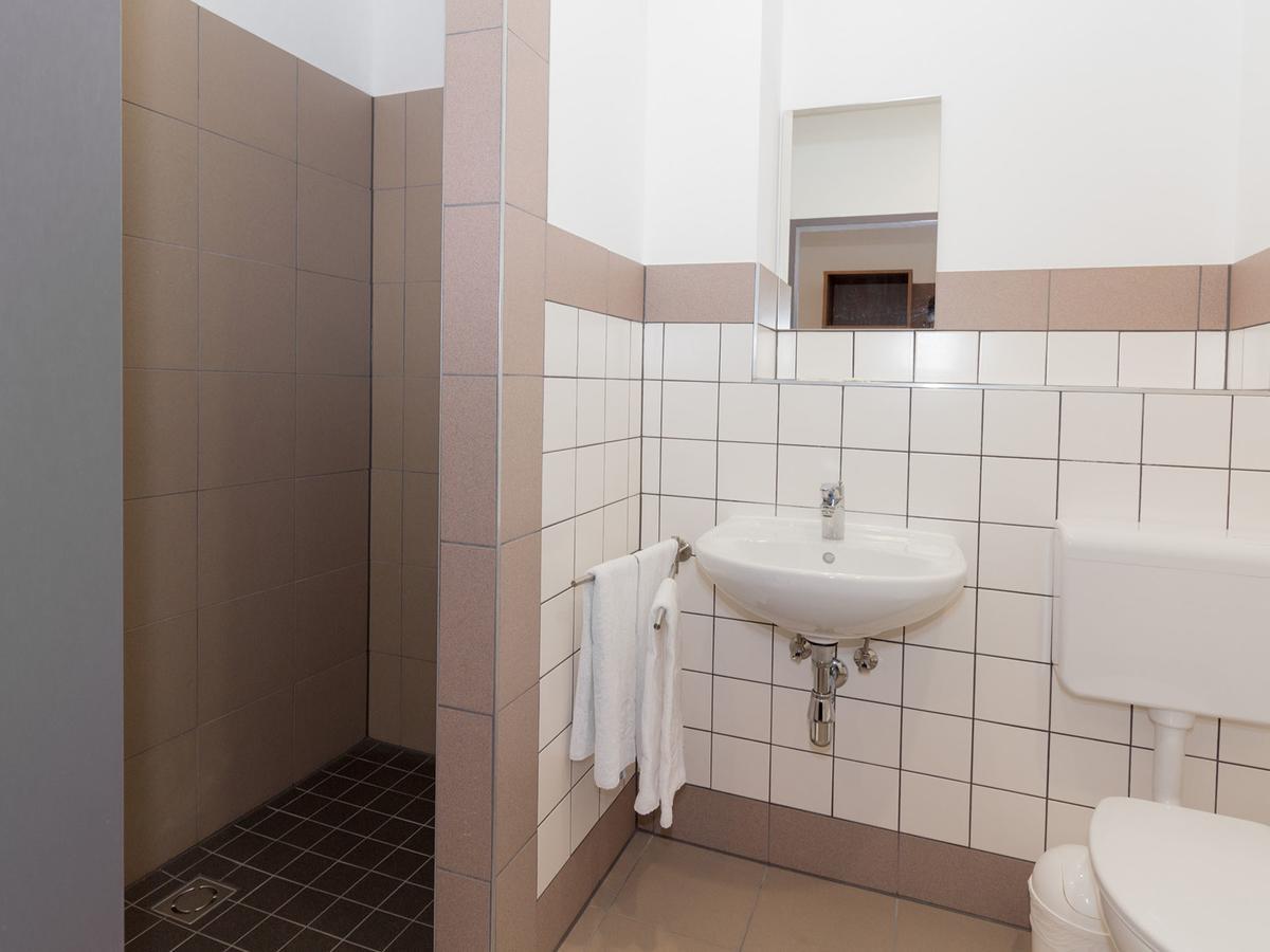 Winbudget "Bed&Breakfast" Wiener Neustadt Eksteriør bilde